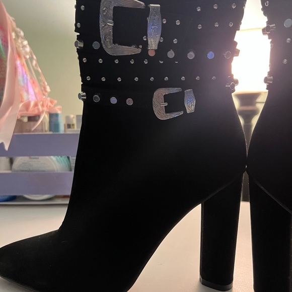 Brand new black suede boots - Picture 3 of 6